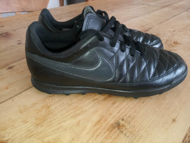 astro turf trainers size 5